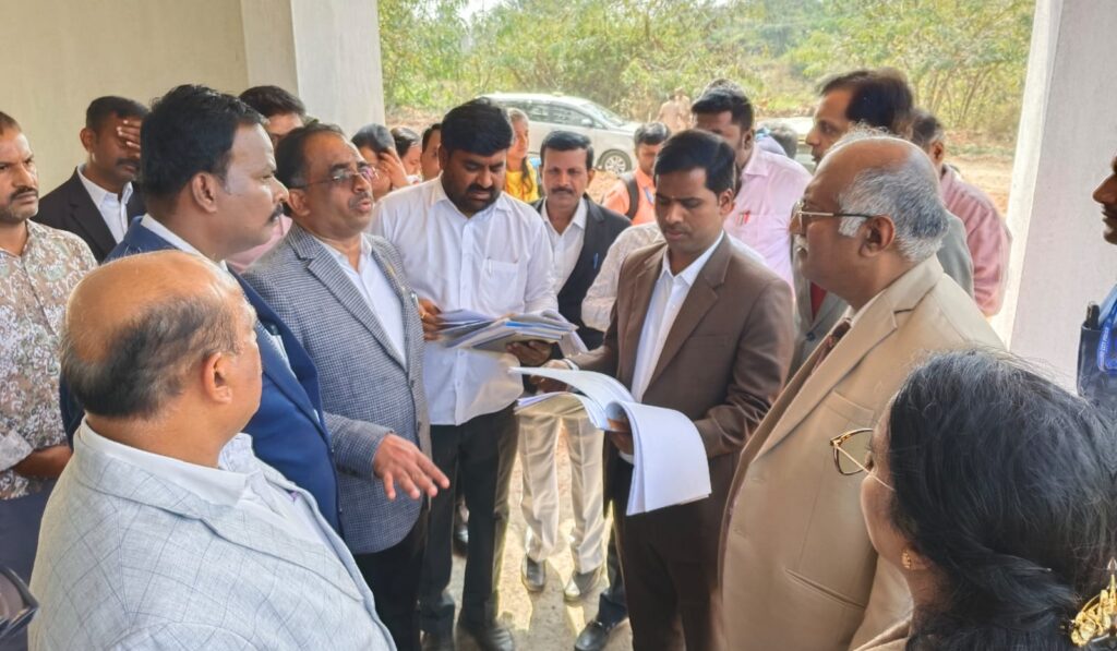 ಮದ್ದೂರು | ಹೈಕೋರ್ಟ್ ನ್ಯಾಯಮೂರ್ತಿಗಳಿಂದ ಕಾಮಗಾರಿಗಳ ಪರಿಶೀಲನೆ